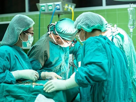 اولین عمل جراحی درمان سنگ کلیه با روش PCNL در اردبیل انجام شد