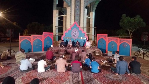 شب‌های ماه مبارک رمضان در جوار شهدای گمنام شاهین‌شهر مراسم جزء خوانی قرآن کریم برگزار می‌شود
