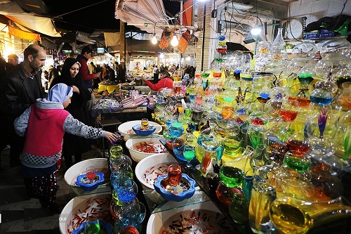 بازار شهرستان شاهین‌شهر و میمه حال و هوای  شب عید به خود گرفت