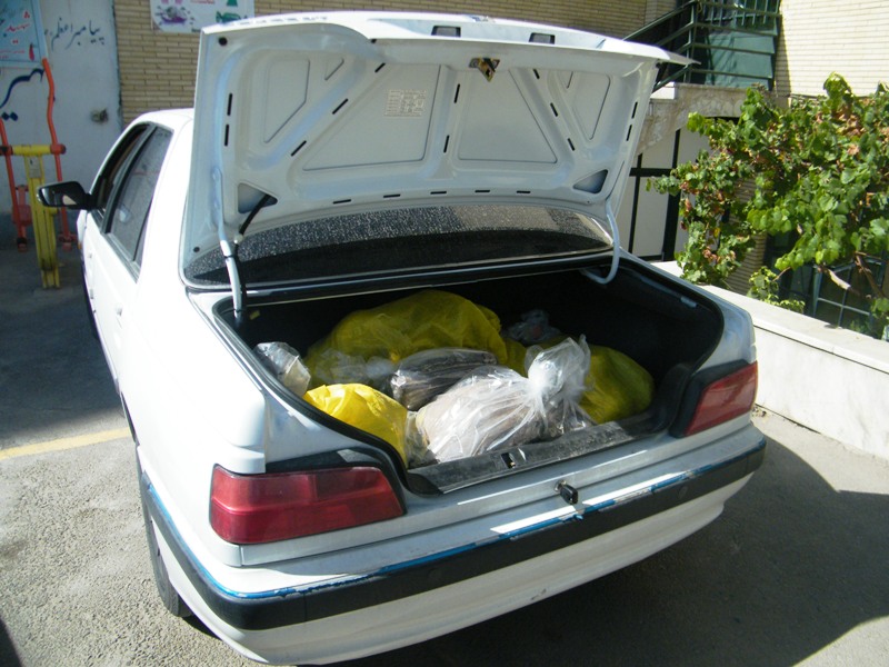 خودرو سواری حامل ۲۴ کیلوگرم مواد مخدر در شاهین‌شهر توقیف شد