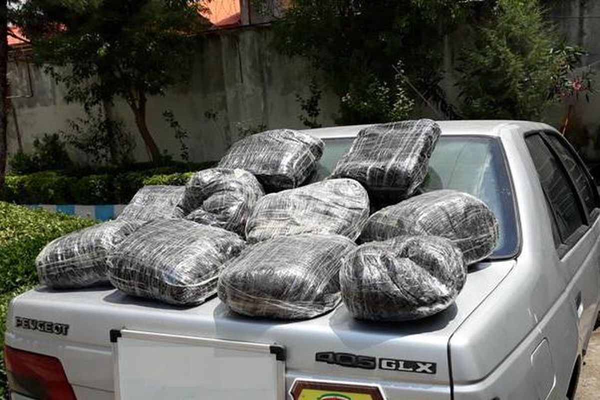 توقیف خودروی سواری حامل چهار و نیم کیلو مواد مخدر در شاهین‌شهر