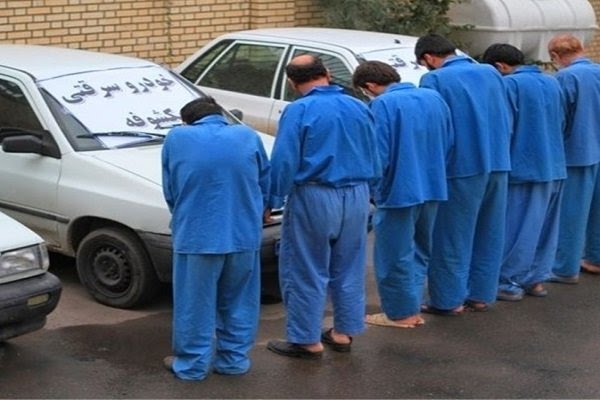سارق خودرو در شاهین‌شهر به ۱۲ فقره سرقت اعتراف کرد