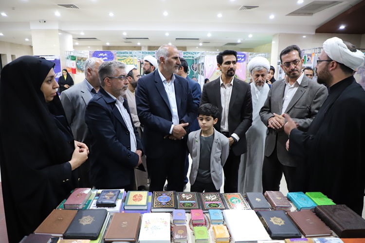 برپایی دومین نمایشگاه قرآن و عترت در تالار شیخ بهایی شهرداری شاهین شهر 