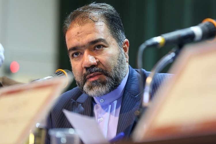 فرونشست زمین بزرگ ترین چالش اصفهان است/ در سه دهه گذشته سیاست‌های غلطی بر حکمرانی آب و حوضه زاینده رود اتفاق افتاده